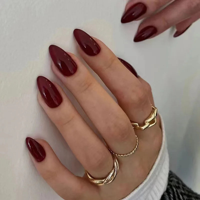 Oval & Almond Press-On Nails – Elegant, Natural Styles for Everyday Wear